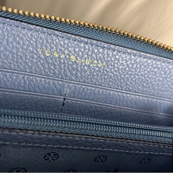 Tory Burch McGraw Leather Wallet - Picture 10 of 10